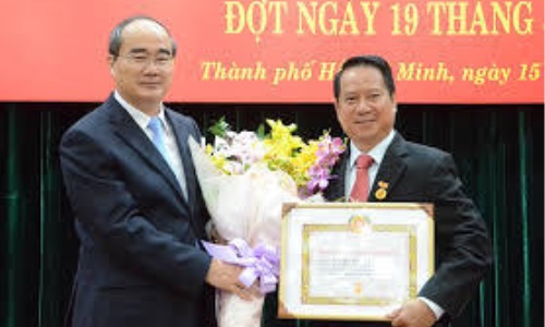 Thành ủy TP.Hồ Chí Minh: Hơn 2.420 đảng viên được nhận Huy hiệu Đảng đợt 19-5-2020